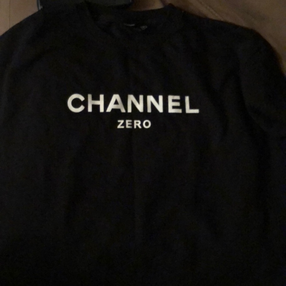 Black sweatshirt without hood